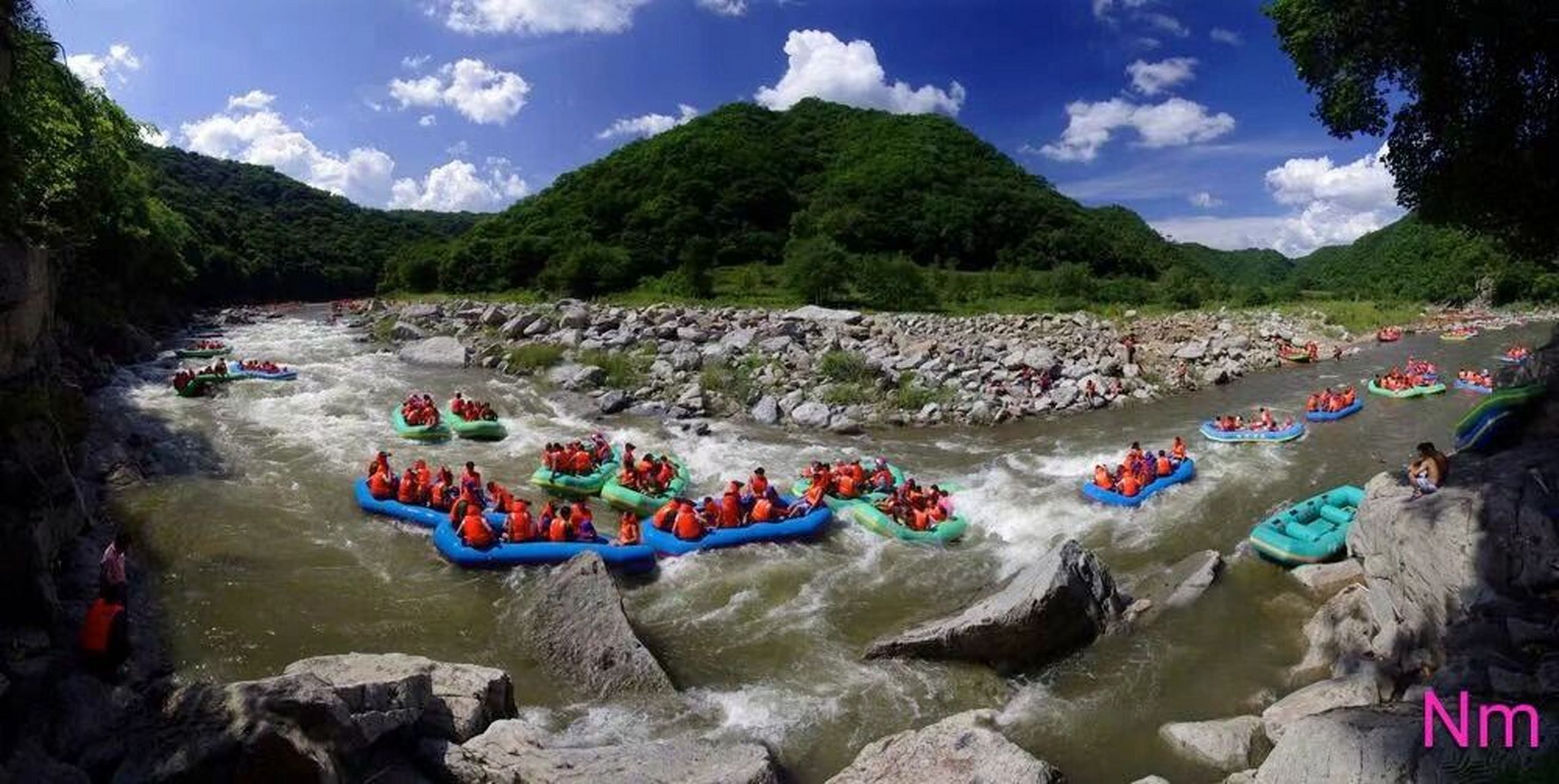 抚顺红河峡谷漂流图片