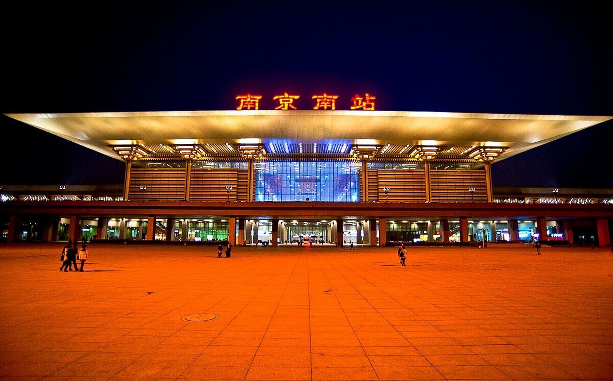 南京南站打车经验分享 分享一波经验贴: 1,南京南站南广场出站(扶梯