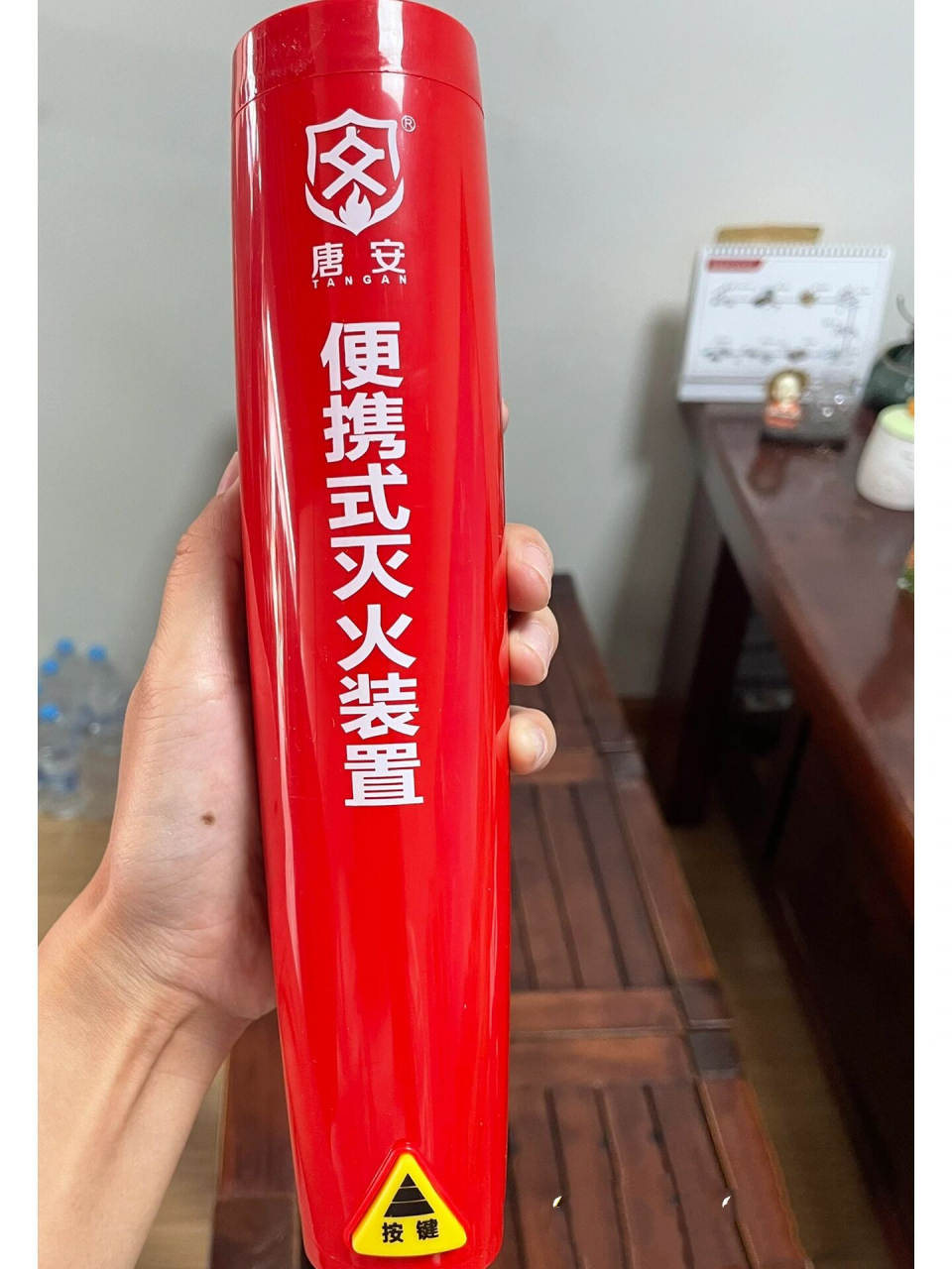 气溶胶灭火器你值得拥有 优点:储存方便 小巧轻便使用方便 灭火速度快