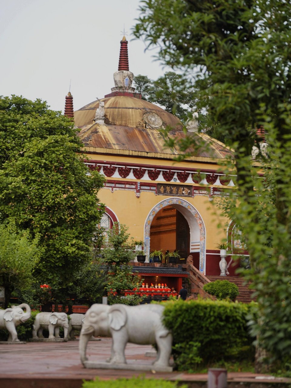 祈福朝拜丨白水秋风万年寺让我心静 万年寺为峨眉山最早的六大古寺之