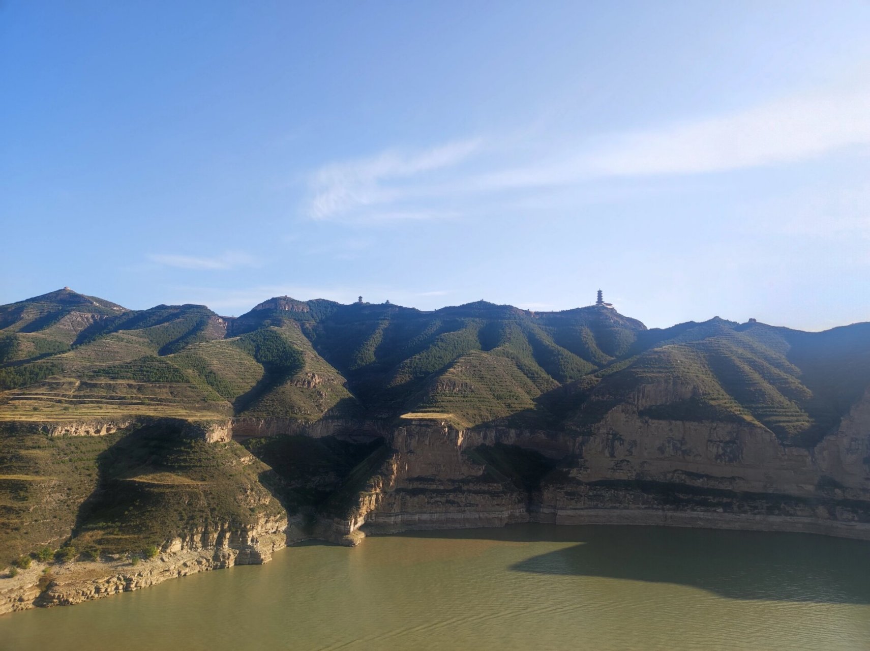 准格尔旗黄河大峡谷一日游总结 1,我们去的黄河大峡谷位于鄂尔多斯市