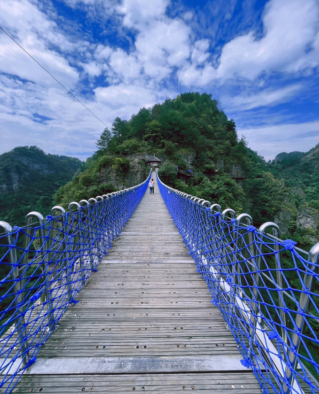 新昌十九峰一日游 一早从上海乘高铁到达嵊州新昌站,选择了滴滴出行