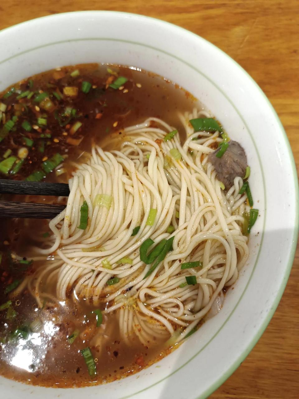 乌鲁木齐头条 以前清汤牛肉面,好歹还有几片牛肉,现在