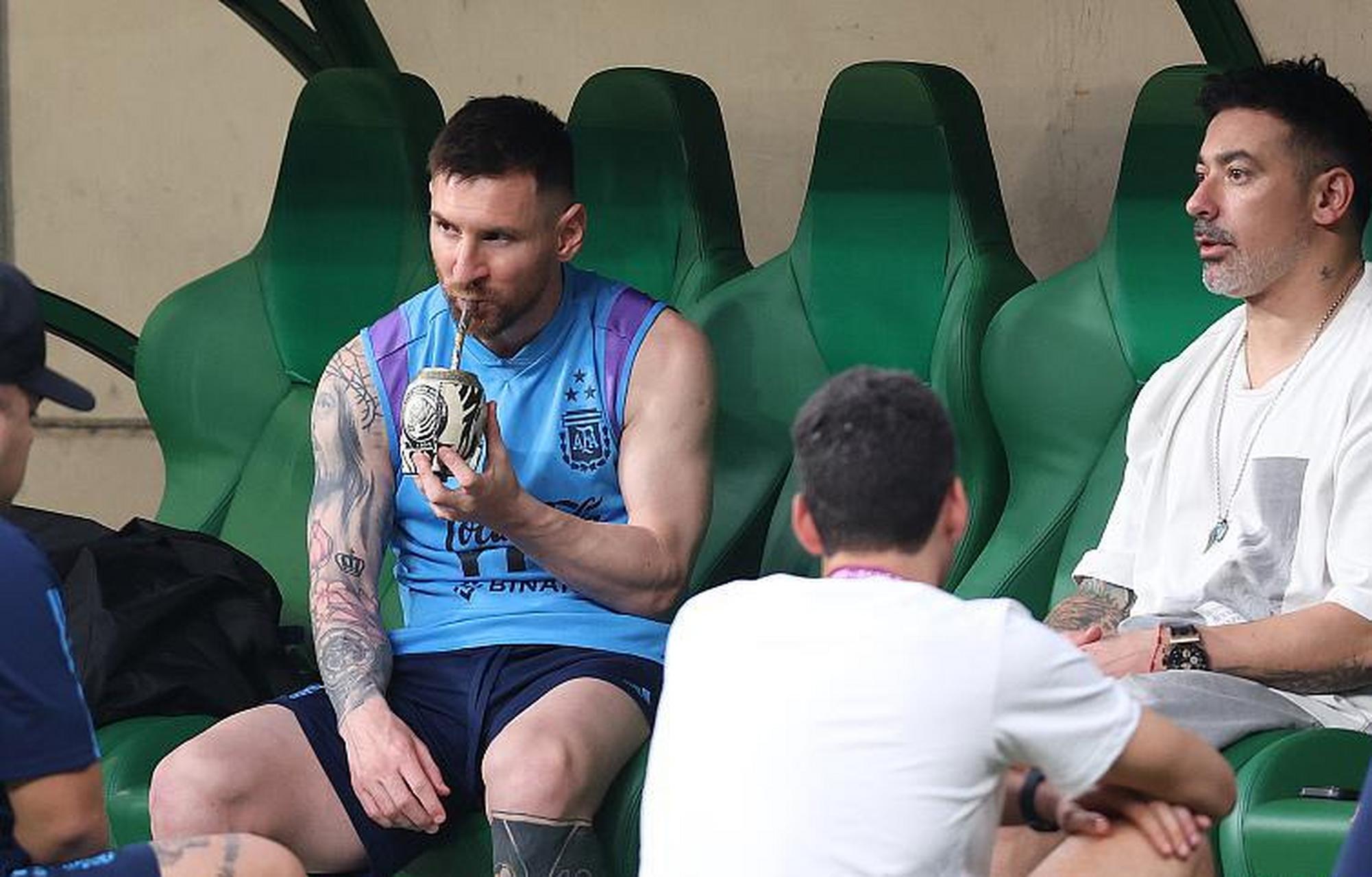 与其他球星喜欢名车,名表这一类奢侈品不同,梅西似乎只对马黛茶情有