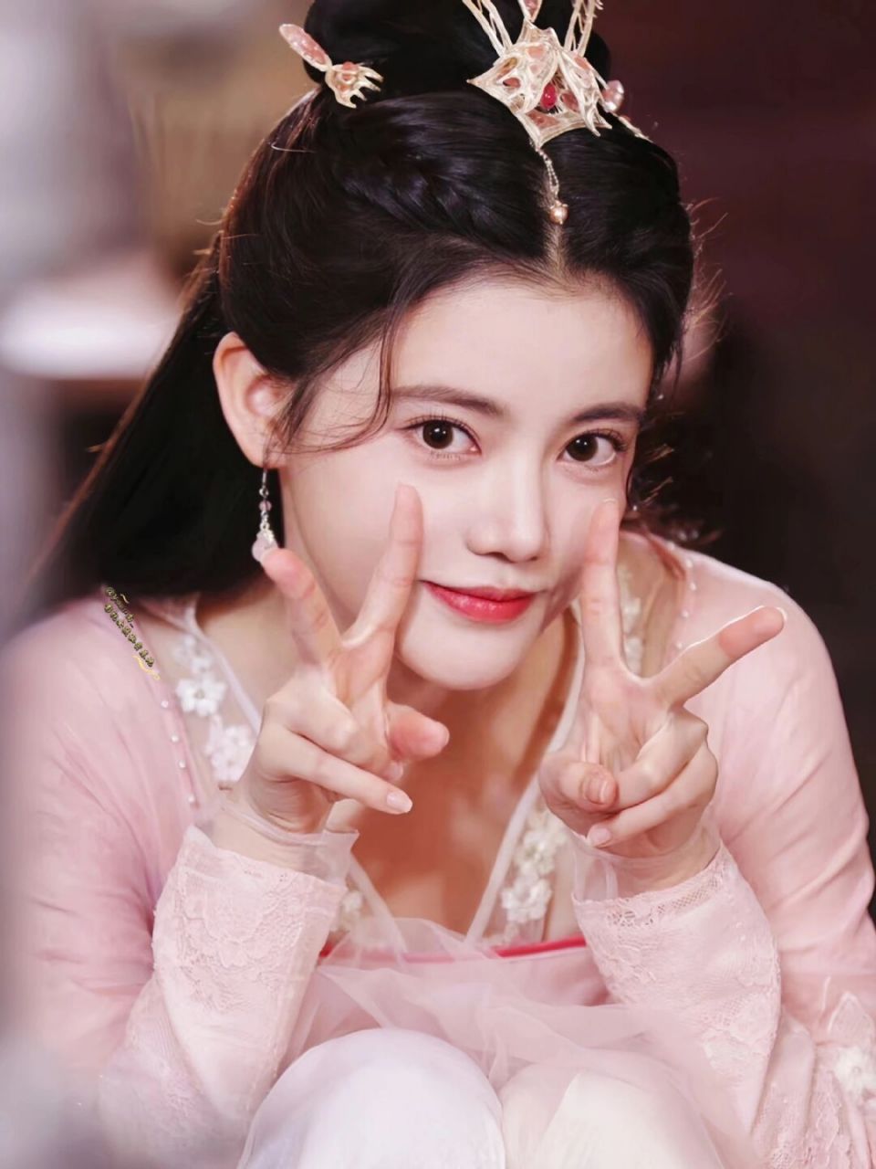 孙珍妮饰演长月烬明的狐妖之后,还有两部待播古装剧 ,妆造都很漂亮,一