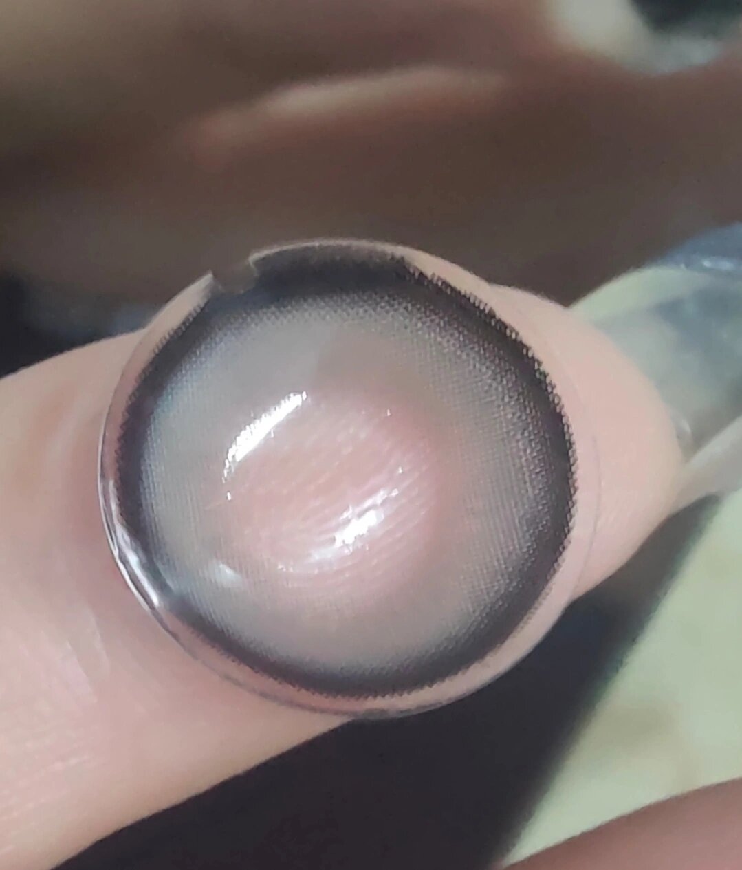 美瞳在眼睛里裂开94