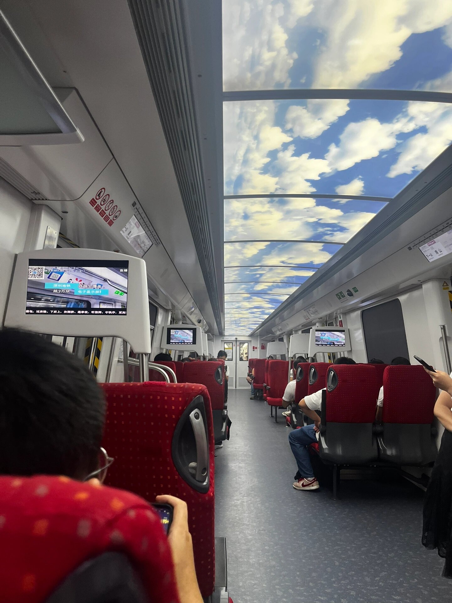 从来没坐过,今天深圳11号线商务座免费!