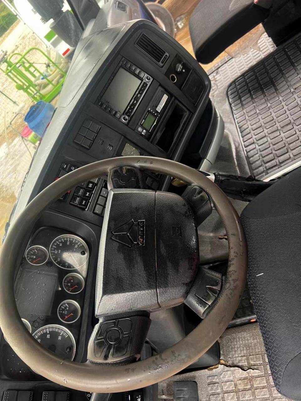 豪沃  t7h  拆车驾驶室总成