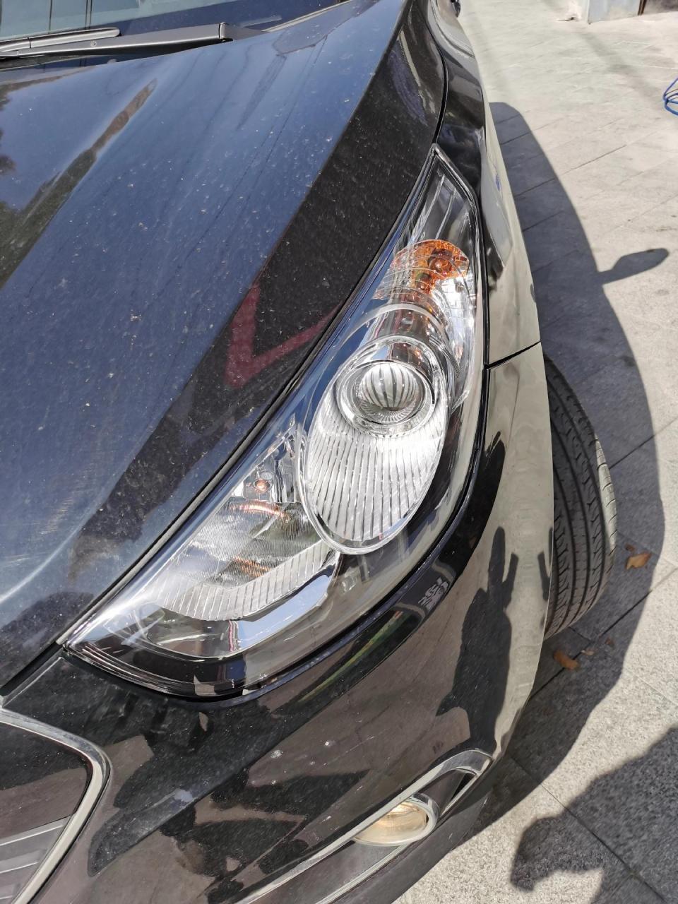 现代ix35更换大灯总成两个,led灯泡一对!解决灯光过暗的问题
