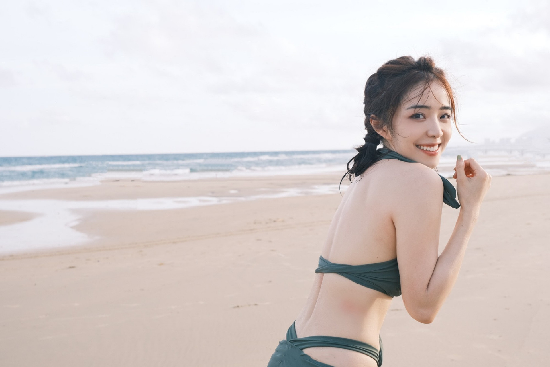 余霜姐姐泳装好美