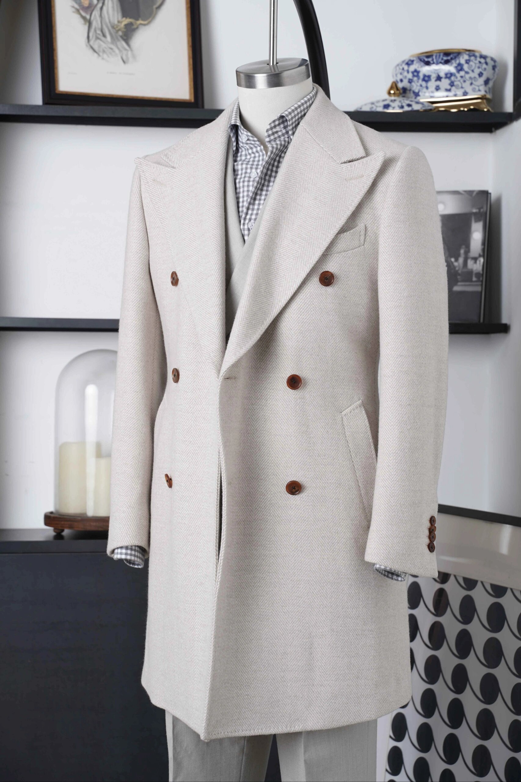 少见的男士白色羊毛大衣