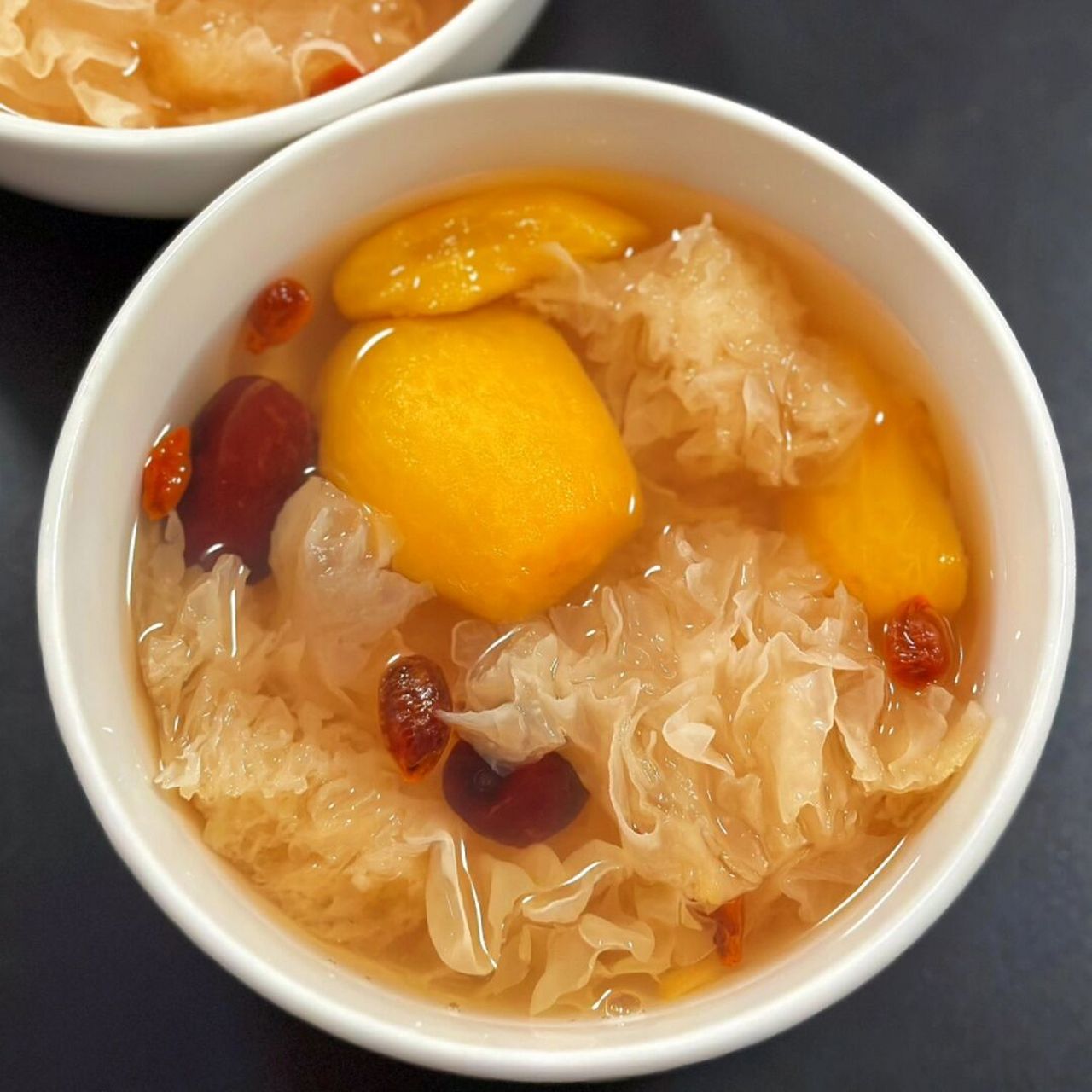 9297甜品分享|枇杷银耳汤 枇杷在优西商城买的,差不多得901镑1