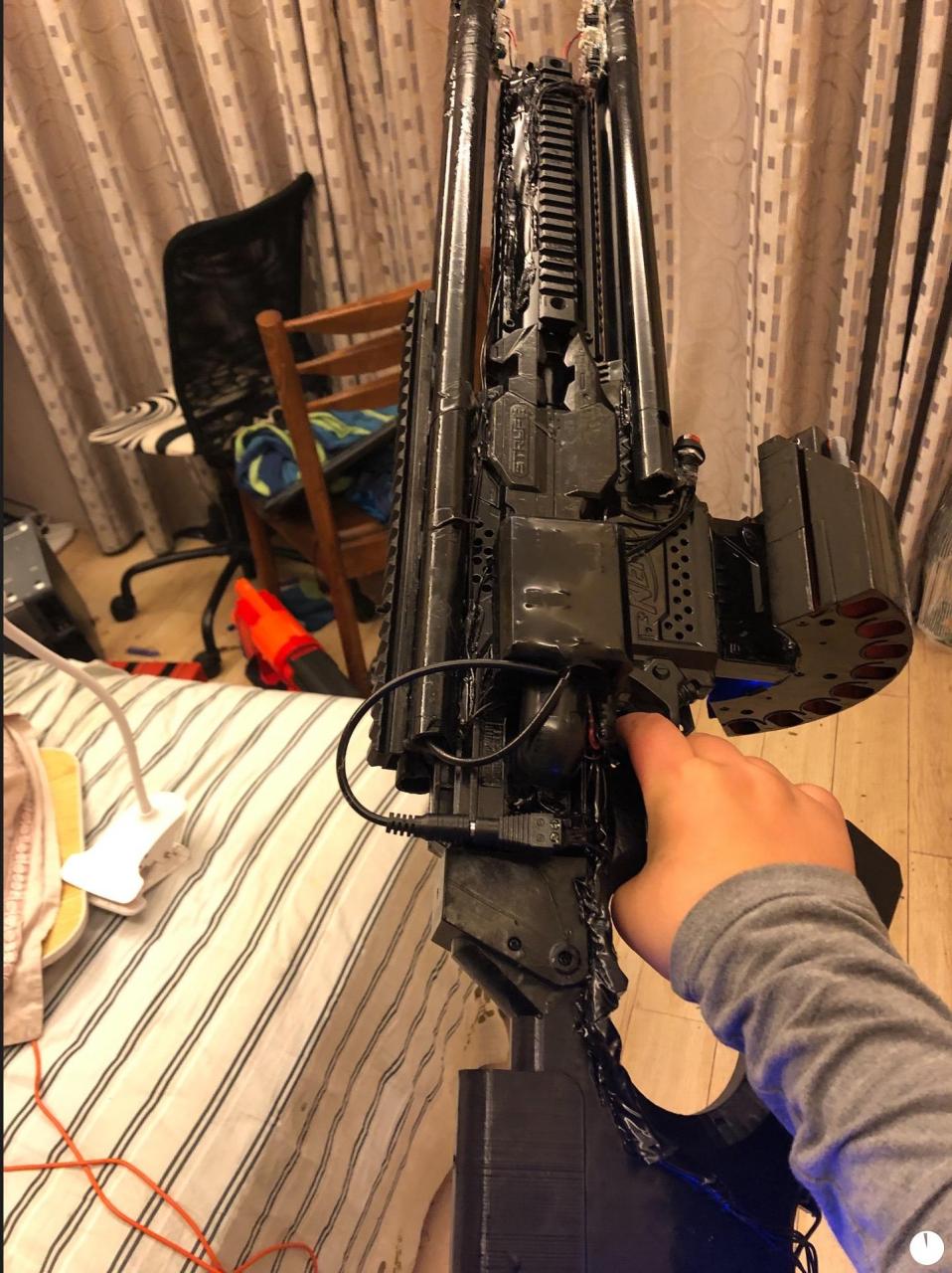 小学六年级时候改装的一把nerff发射器.