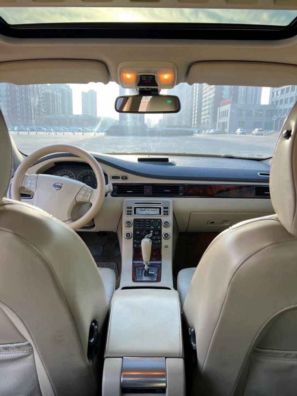 置换回来的,07年上牌沃尔沃s80自动挡最高配车况挺好没有事故,3.