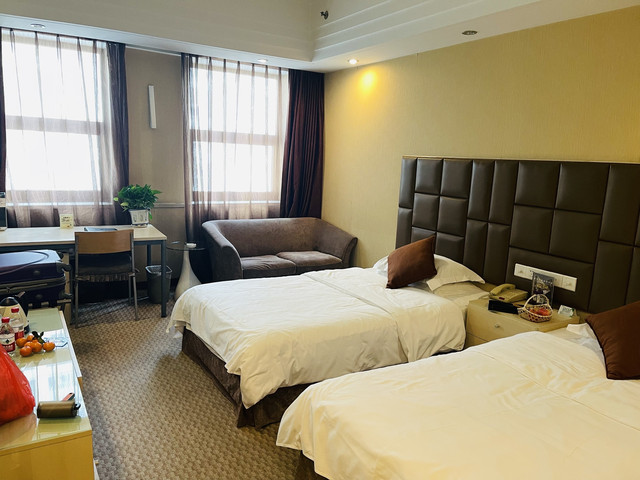 探店|银河大酒店(重庆解放碑中心店)_中规中矩的老四星酒店,看中这个