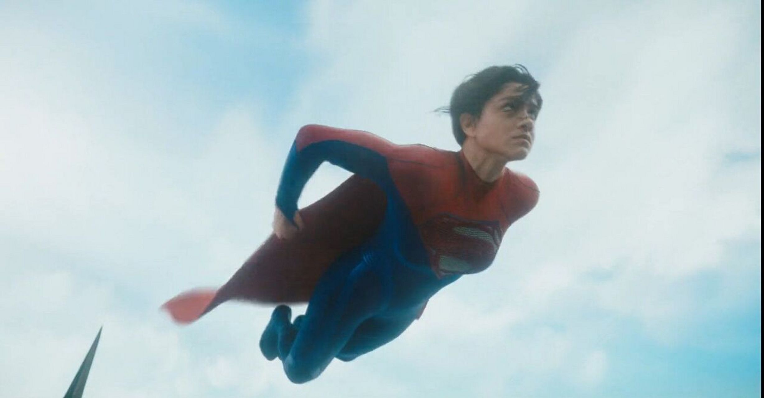 女超人sasha calle在闪电侠官方预告片出现 是你期待闪电侠的理由之一