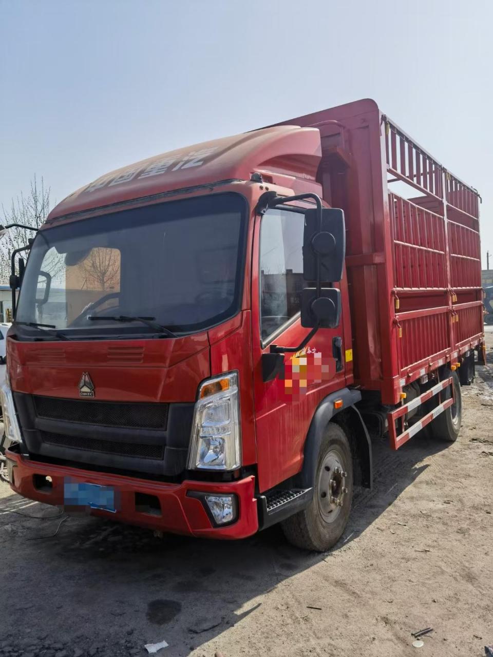 出售:20年4月豪沃4.2米高栏自卸,160马力,8档825轮胎,车况精品.