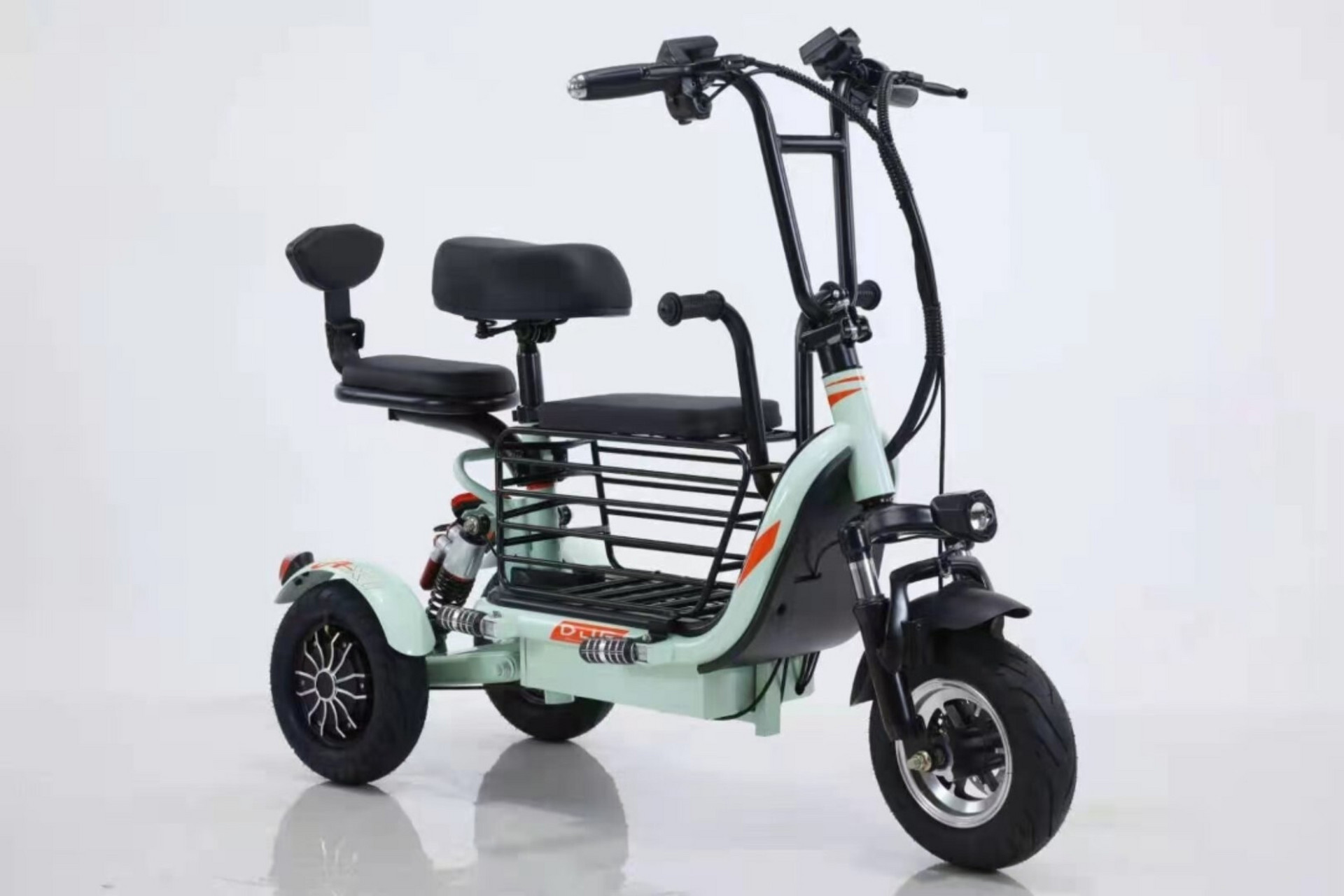 可以进电梯的电动车,都市新宠,宝妈的最爱 小电动三轮车,可以进电梯哦