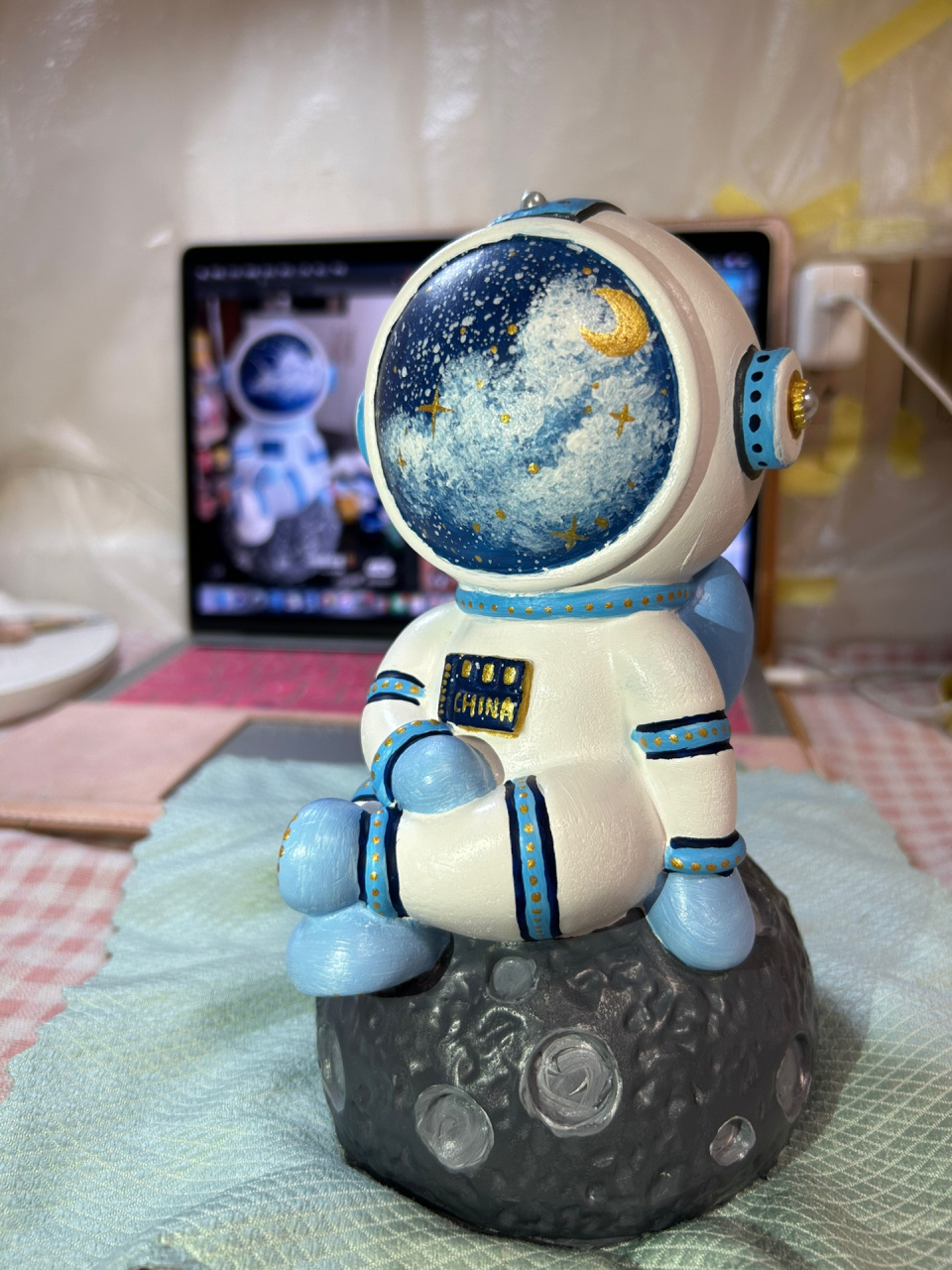 宇航员石膏娃娃涂色