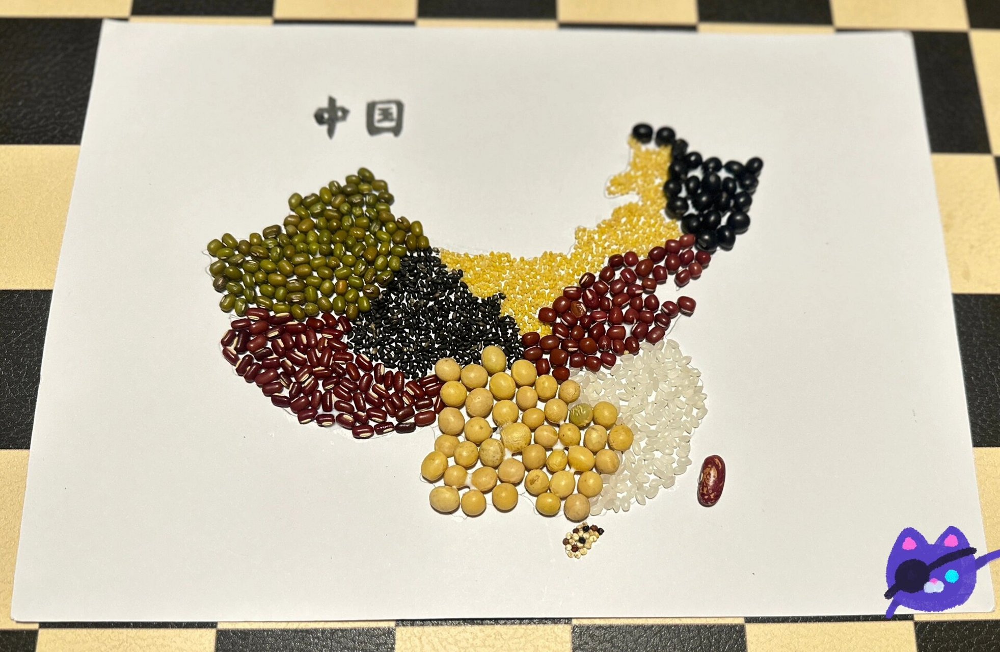 豆子06粘贴画 中班手工豆豆粘贴画,切记胶水一定要厚铺一层上去