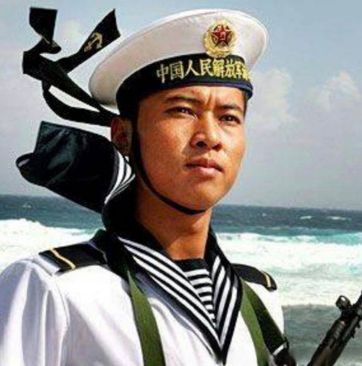 水兵帽我记得不是应该歪戴么