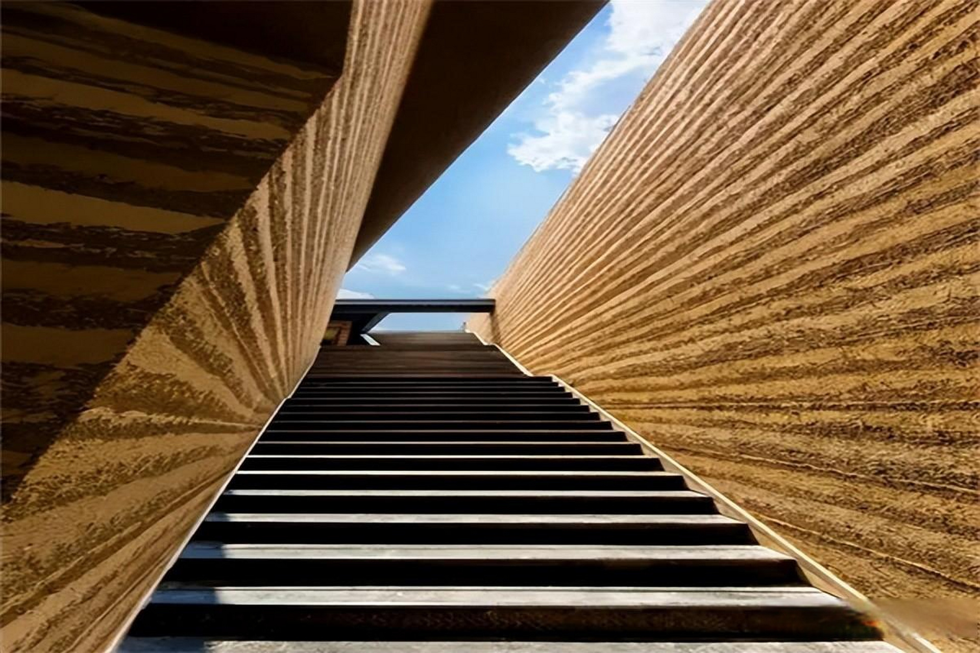 新型墙面装饰夯土板—用板材打造复古夯土墙效果 新型墙面装饰材料—