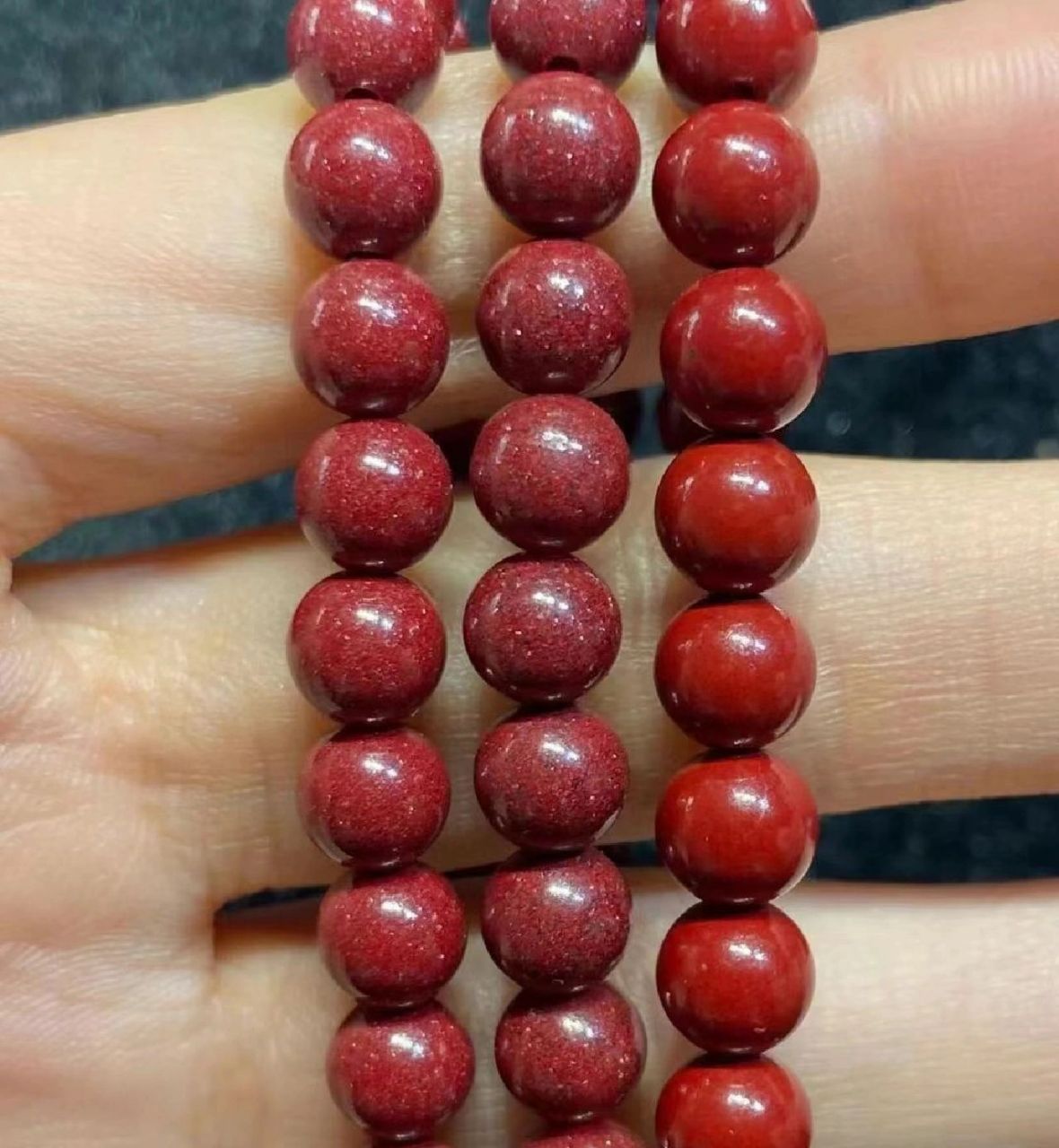 (1)高含量高星光点真紫金砂:由天然原矿朱砂颗粒压制而成,因为朱砂