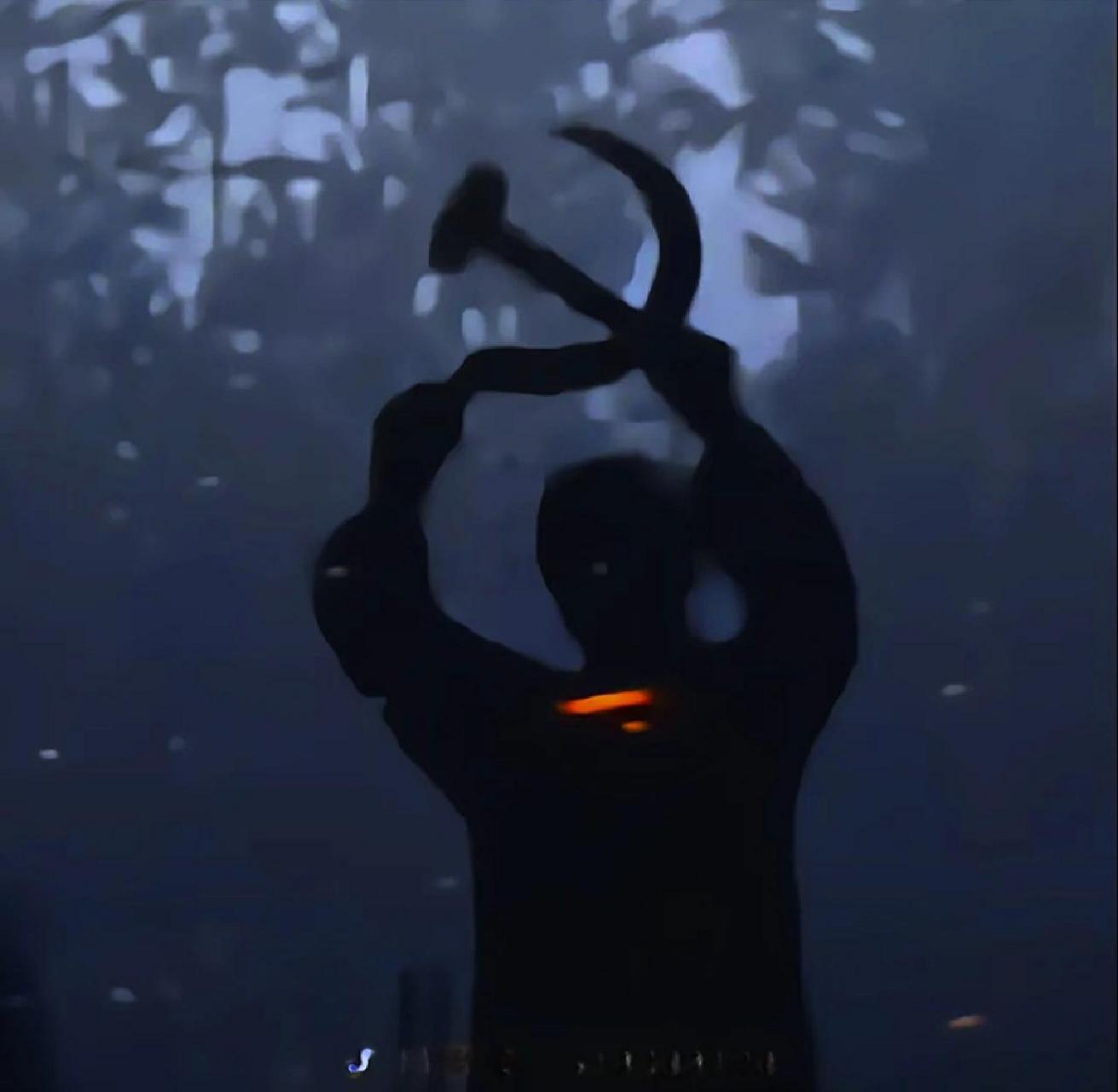 高举镰刀与铁锤,屹立于莫斯科之巅,他们望向光明的远方"锤子为工