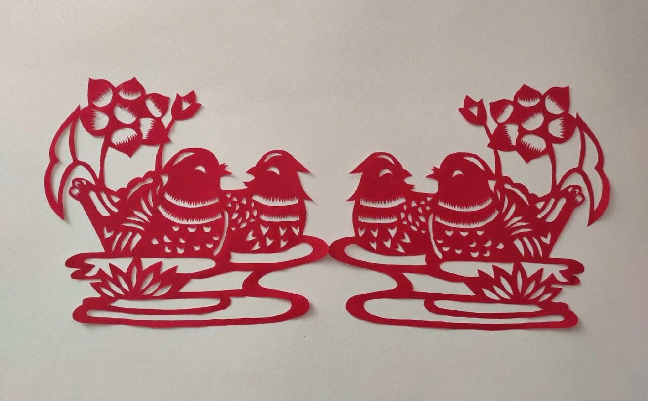 剪纸:鸳鸯戏水 鸳鸯象征着忠贞,永恒的爱情,它是相亲相爱不分离的表率