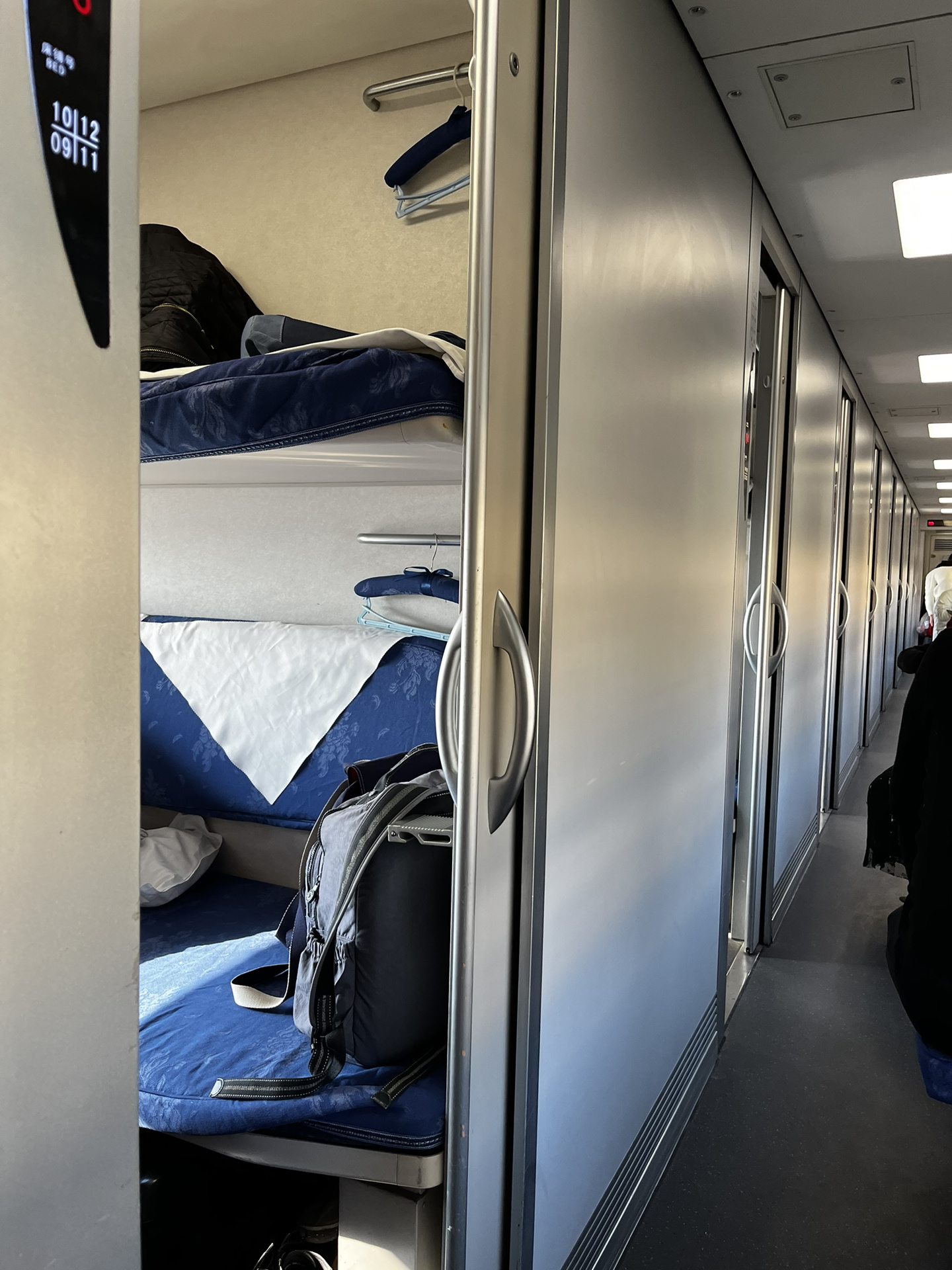 图1 图2我以为的动卧 图3 图4 真实的动卧 d930 昆明到北京 不爱了,这