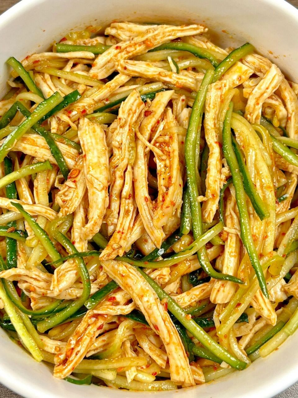 分享这个巨好吃的凉拌鸡胸肉黄瓜!香辣爽口[吃瓜]巨巨好吃!