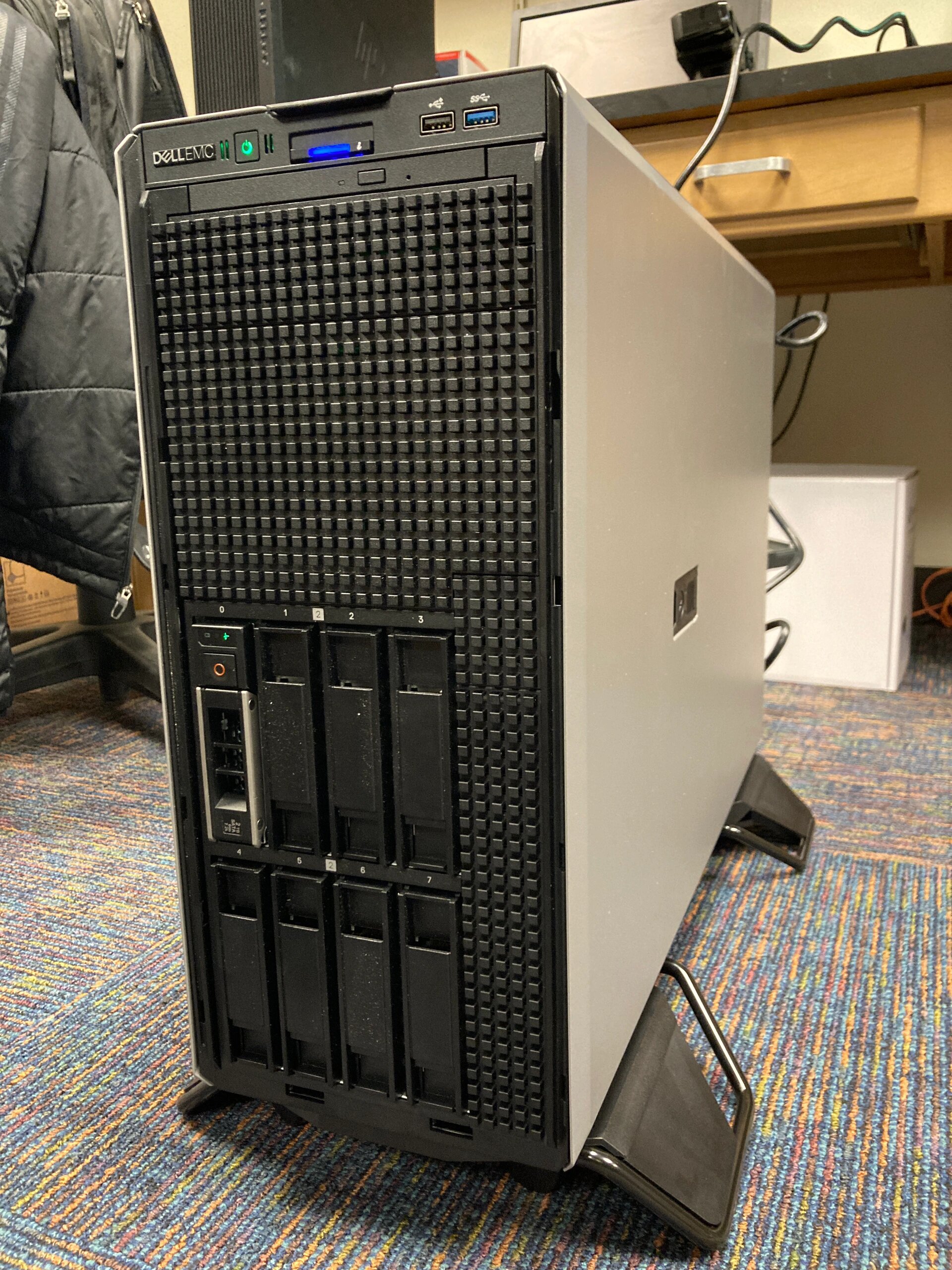 戴尔t550塔式服务器