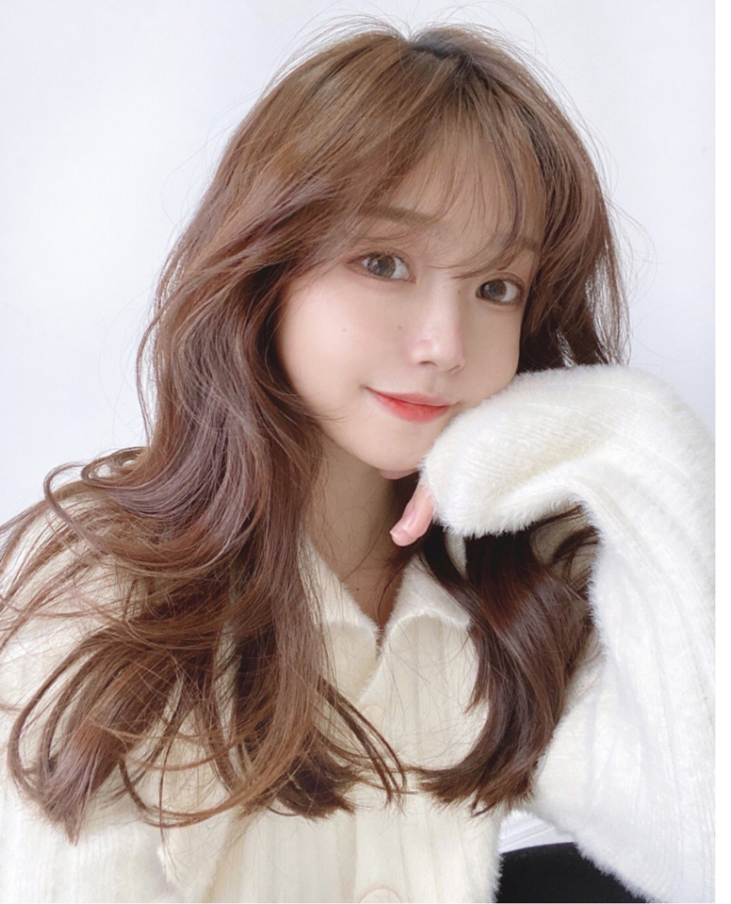 蜜茶棕发色 上海染发 蜜茶棕是现在很流行的一种颜色,被认为集金色