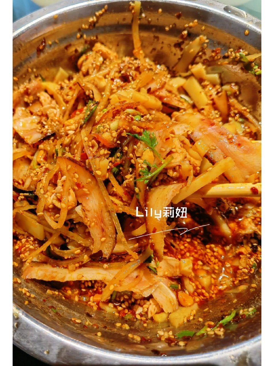 施甸特色火烧肉拌豆粉 回到施甸怎么能不品尝施甸的特色美食--火烧肉