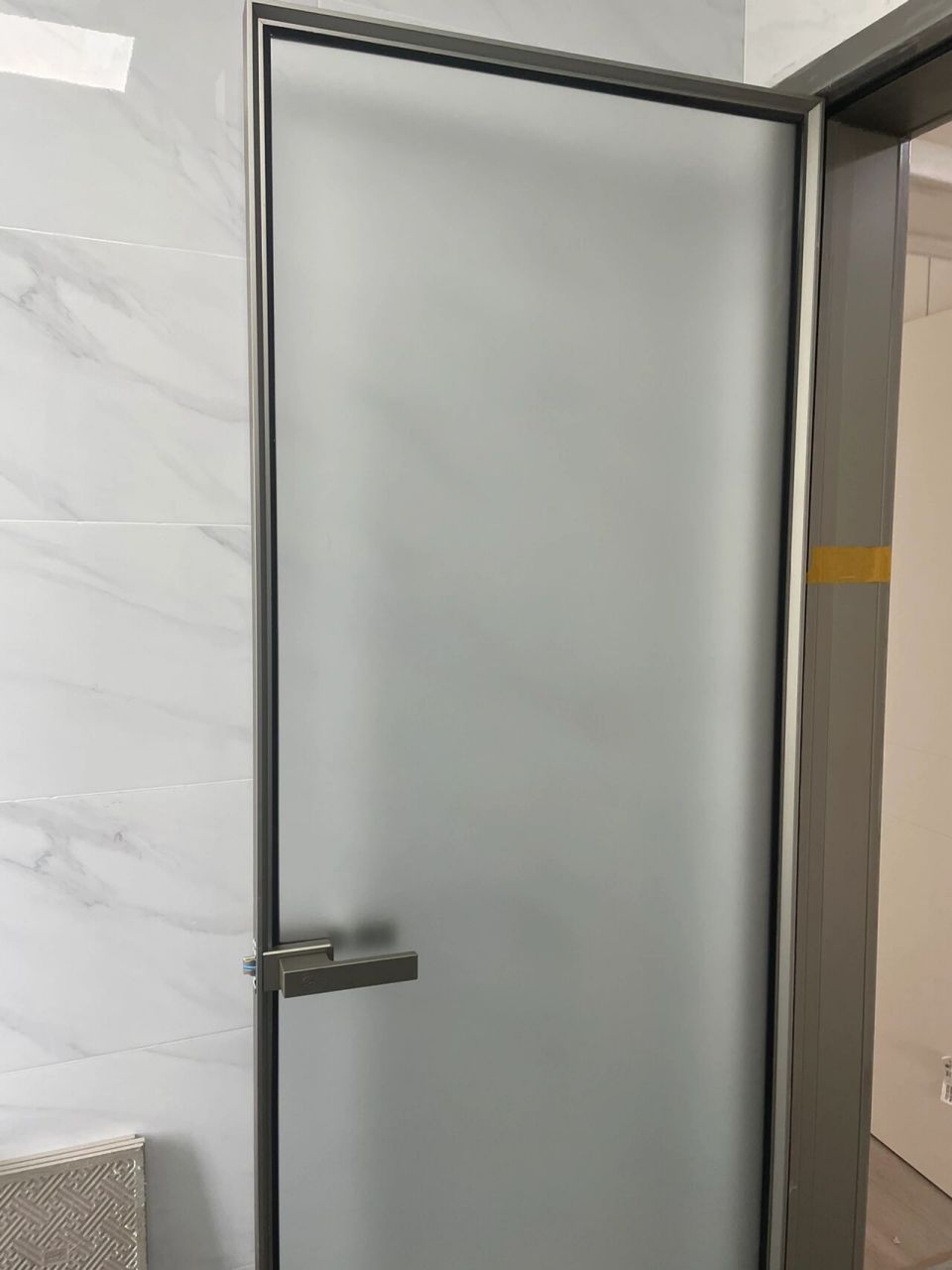 当最后确定卫生间做超白油砂玻璃门时就把这张图发给工厂了,说我就要