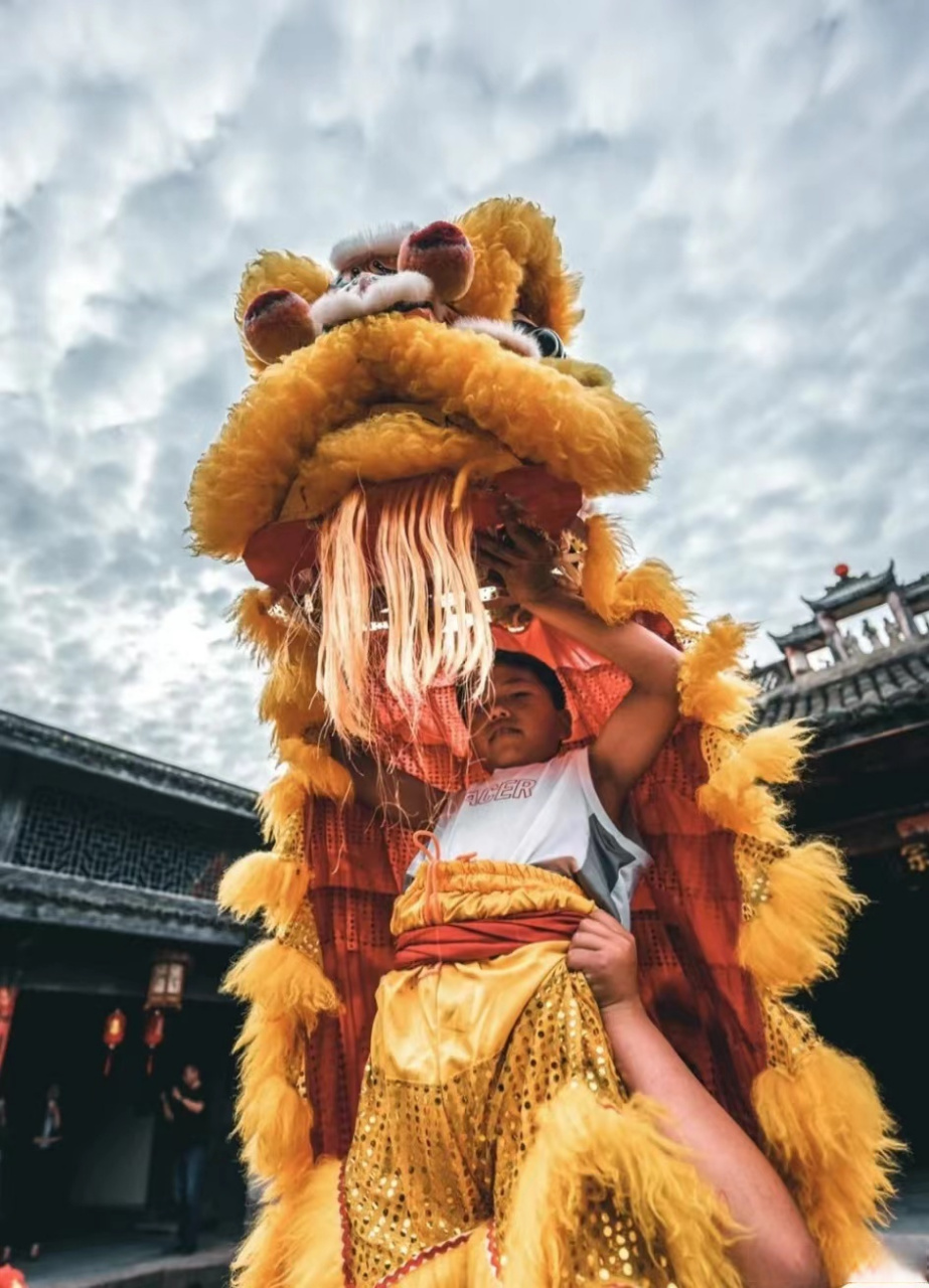 (图源于网络)两男孩舞狮为62岁