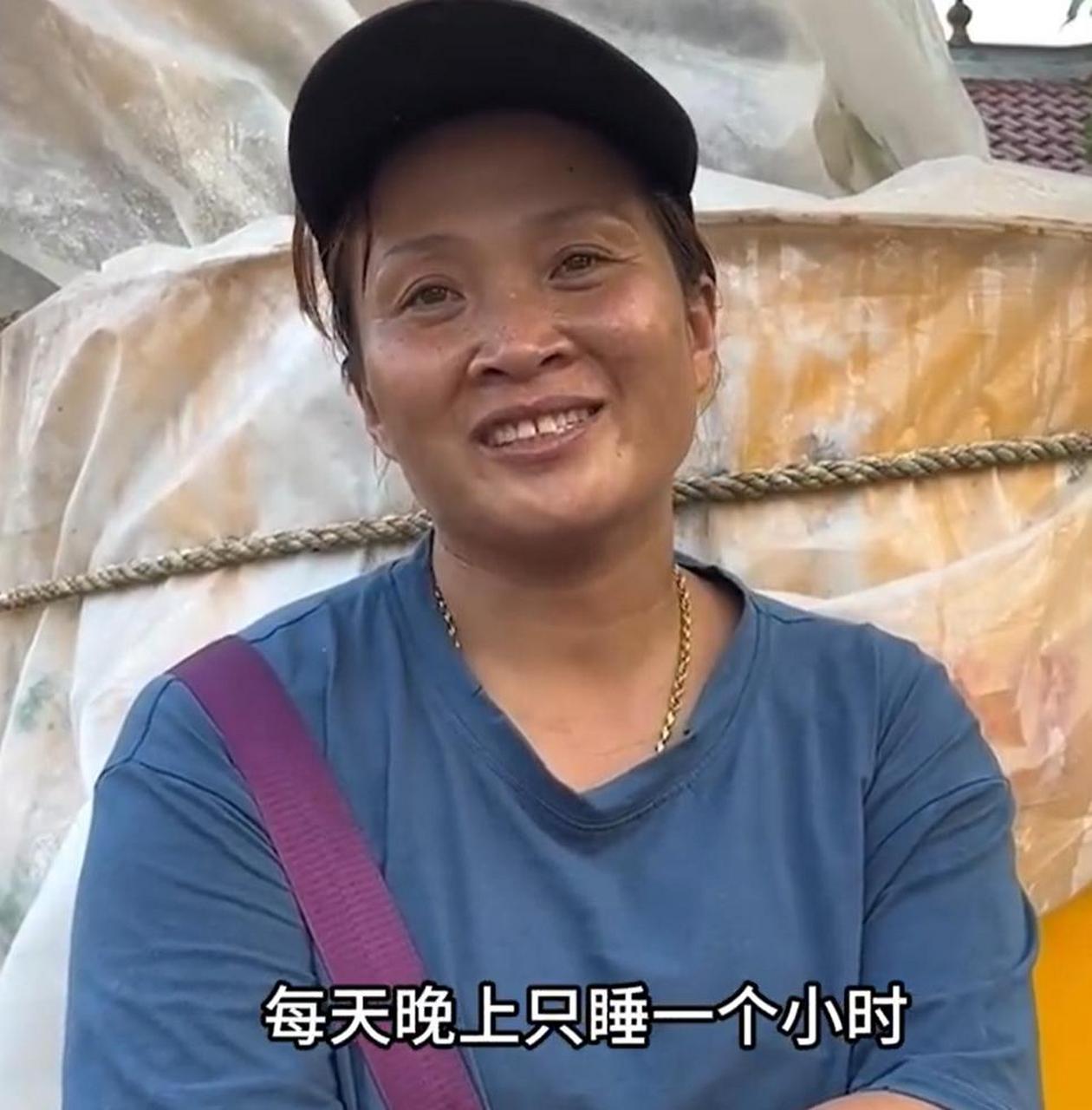 【十元盒饭姐爆红后选择关门歇业休息半个月,每天睡一小时太累了】8月