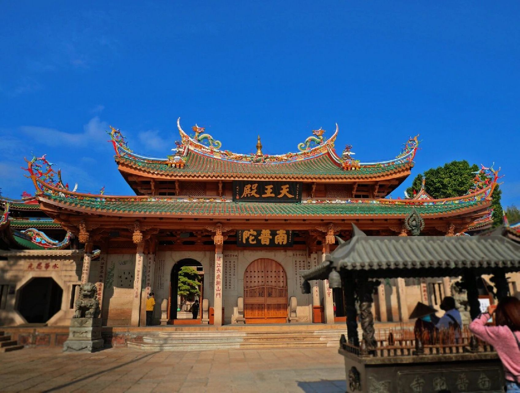 一定要提前预约  关注小程序:南普陀寺预约服务平台  是免费的 2.