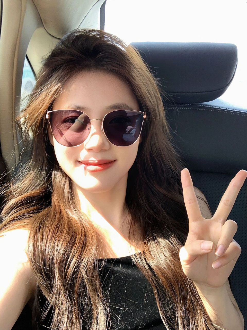 高清修图|图片精修|阳光墨镜女孩 cn:-伊慧