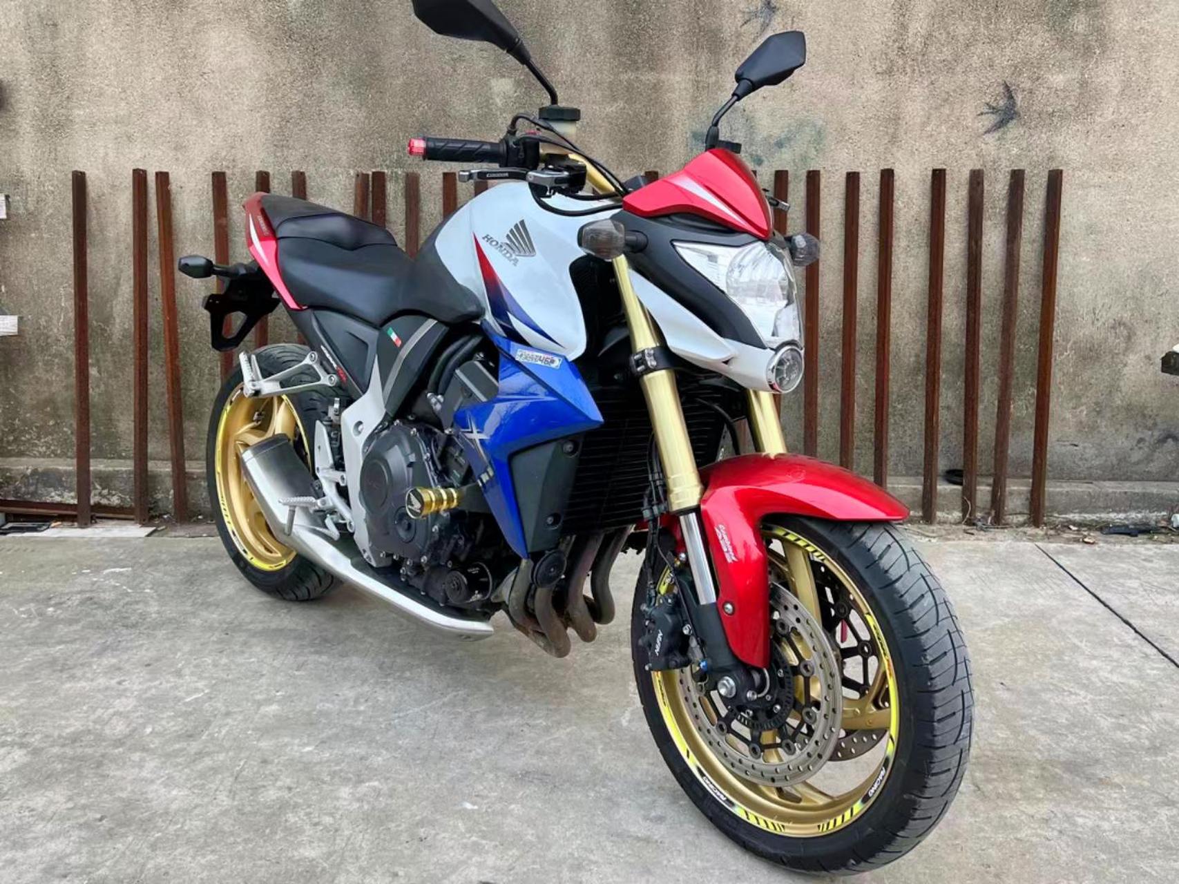 本田变异大黄蜂cb1000r 防毒面具 高配abs 原版原漆国外发的全新车(带