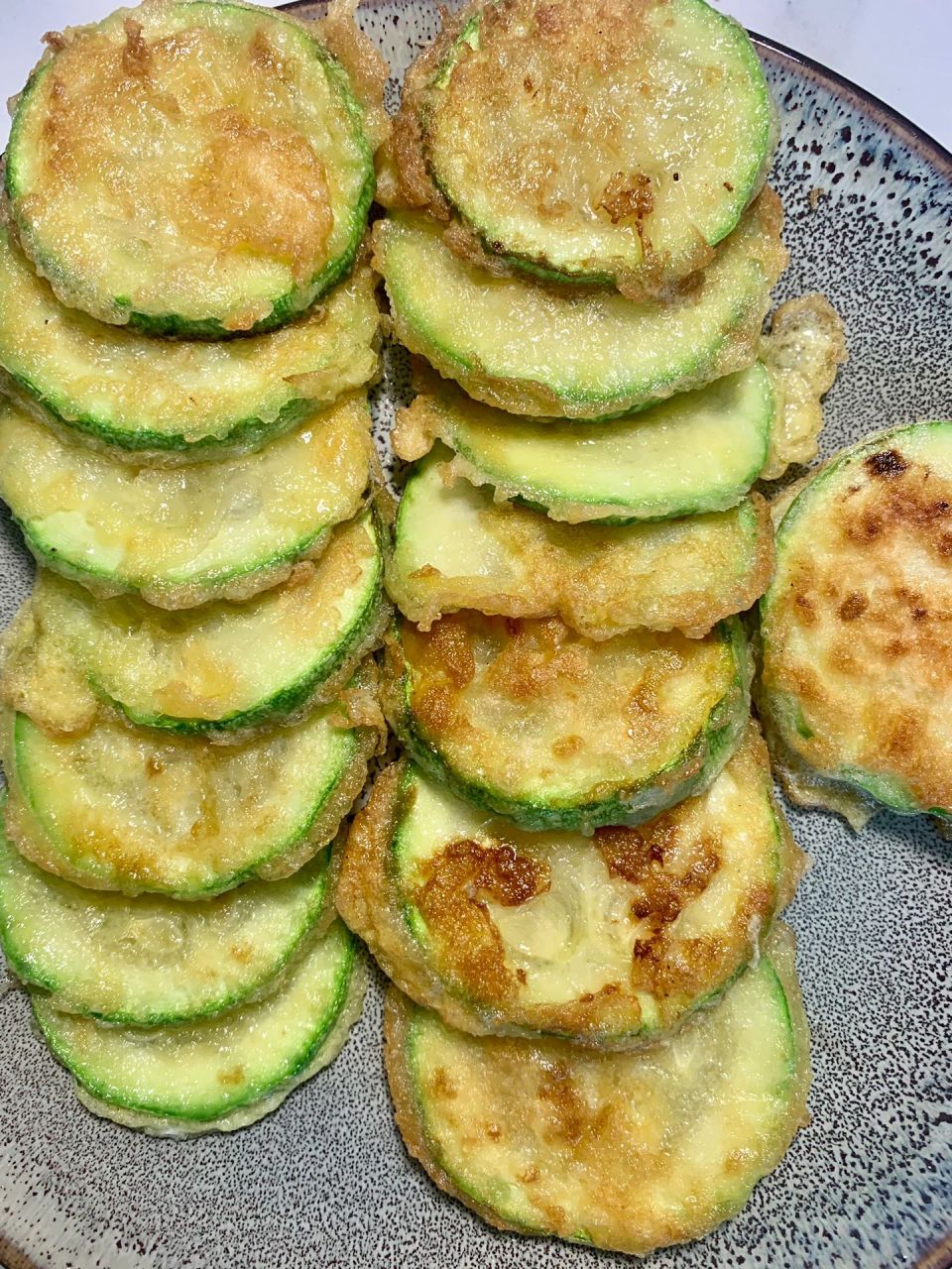 韩韩式角瓜饼|简单,好吃,营养91 7515煎角瓜饼 食材:角瓜,面粉
