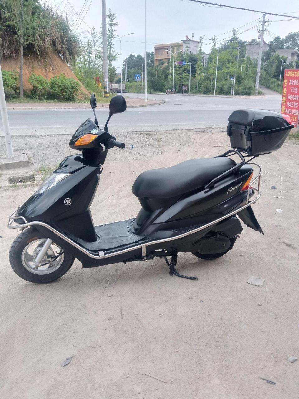 精品国三雅马哈凌鹰125.