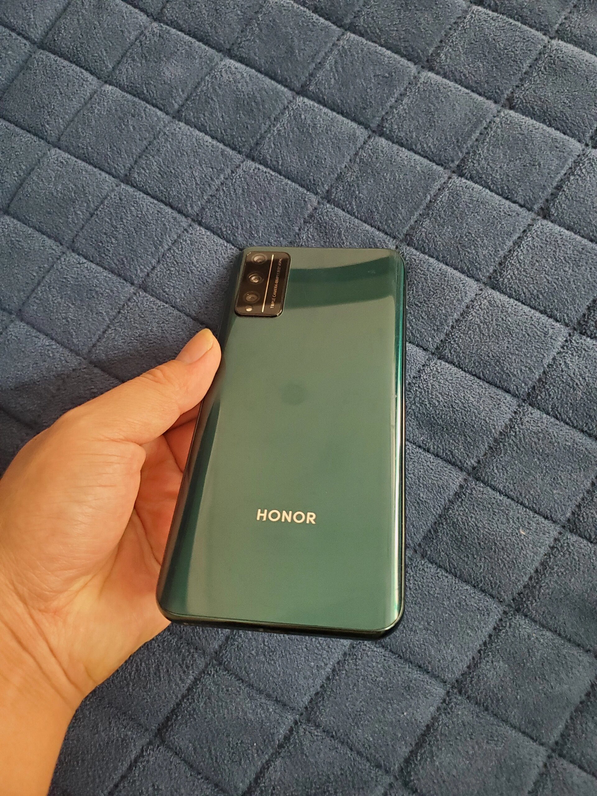 荣耀play4tpro 名字有点长 华为麒麟810处理器 备用足够 机身小巧灵动