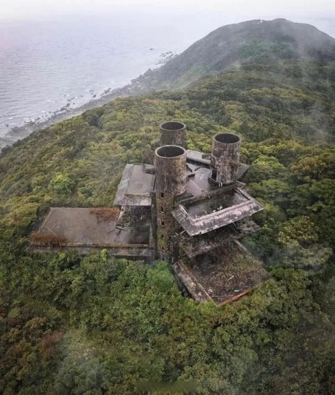 日本一座废弃饭店,以前经常接待婚宴