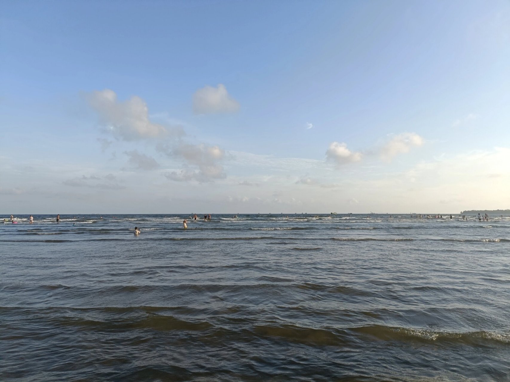 防城港之企沙的山新沙滩 做了一圈攻略,说山新沙滩人少沙好 昨天五点