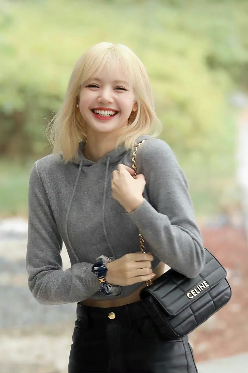 lisa的笑容很有治愈力