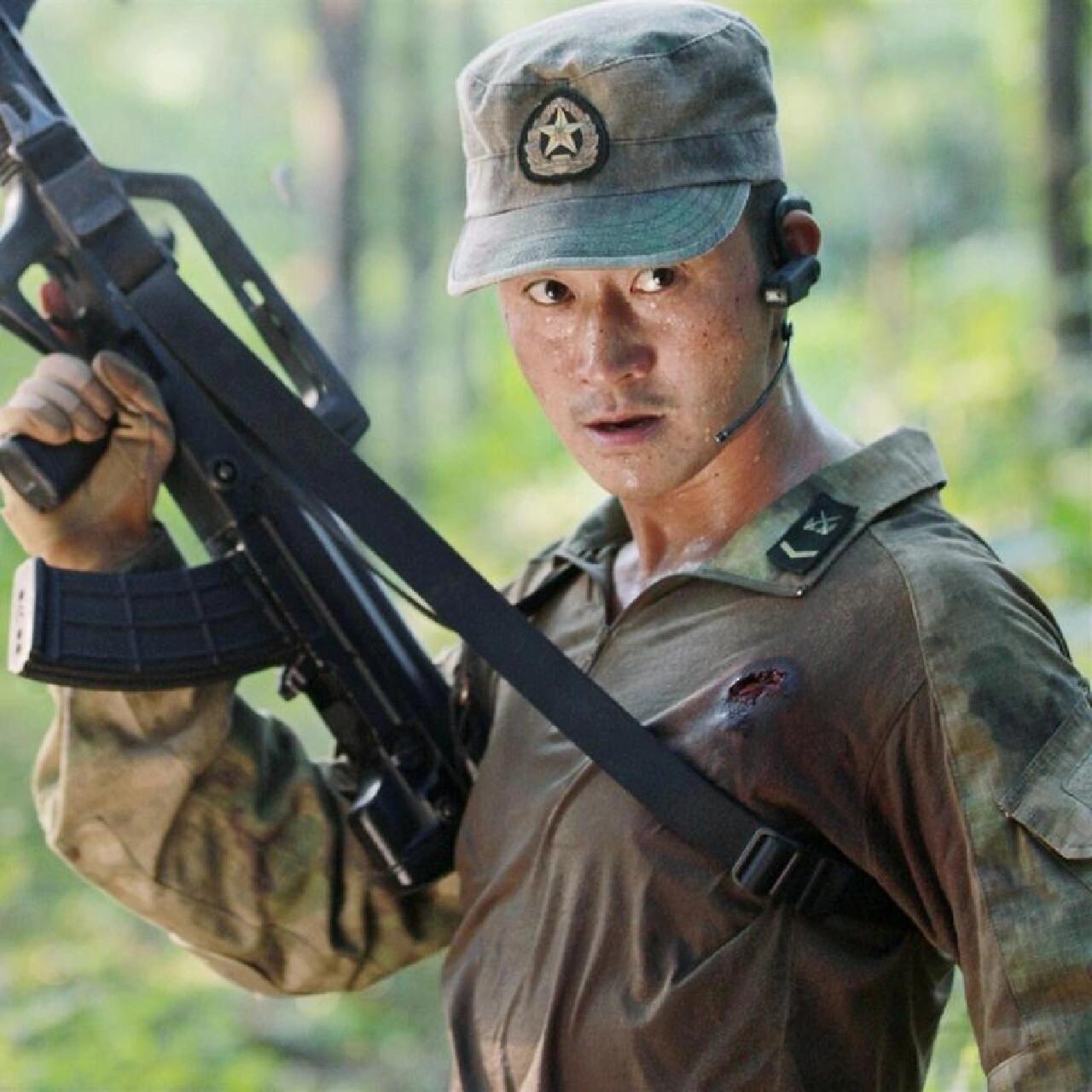 吴京在电影中展现出坚毅,果敢的形象,深受观众喜爱.