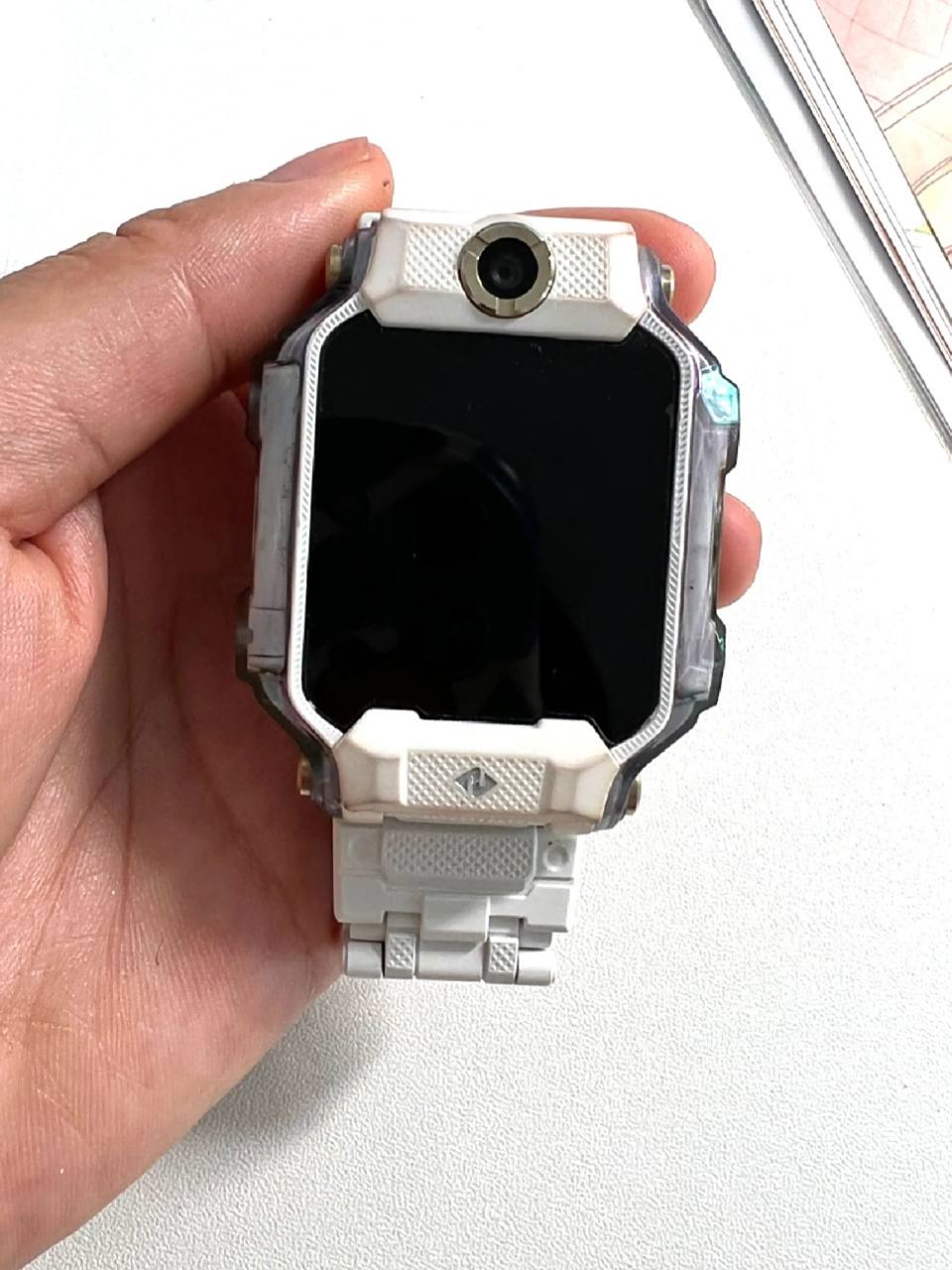 小天才z8白色,我劝你别买98 白色刚拿到手是真的很惊艳很喜欢!