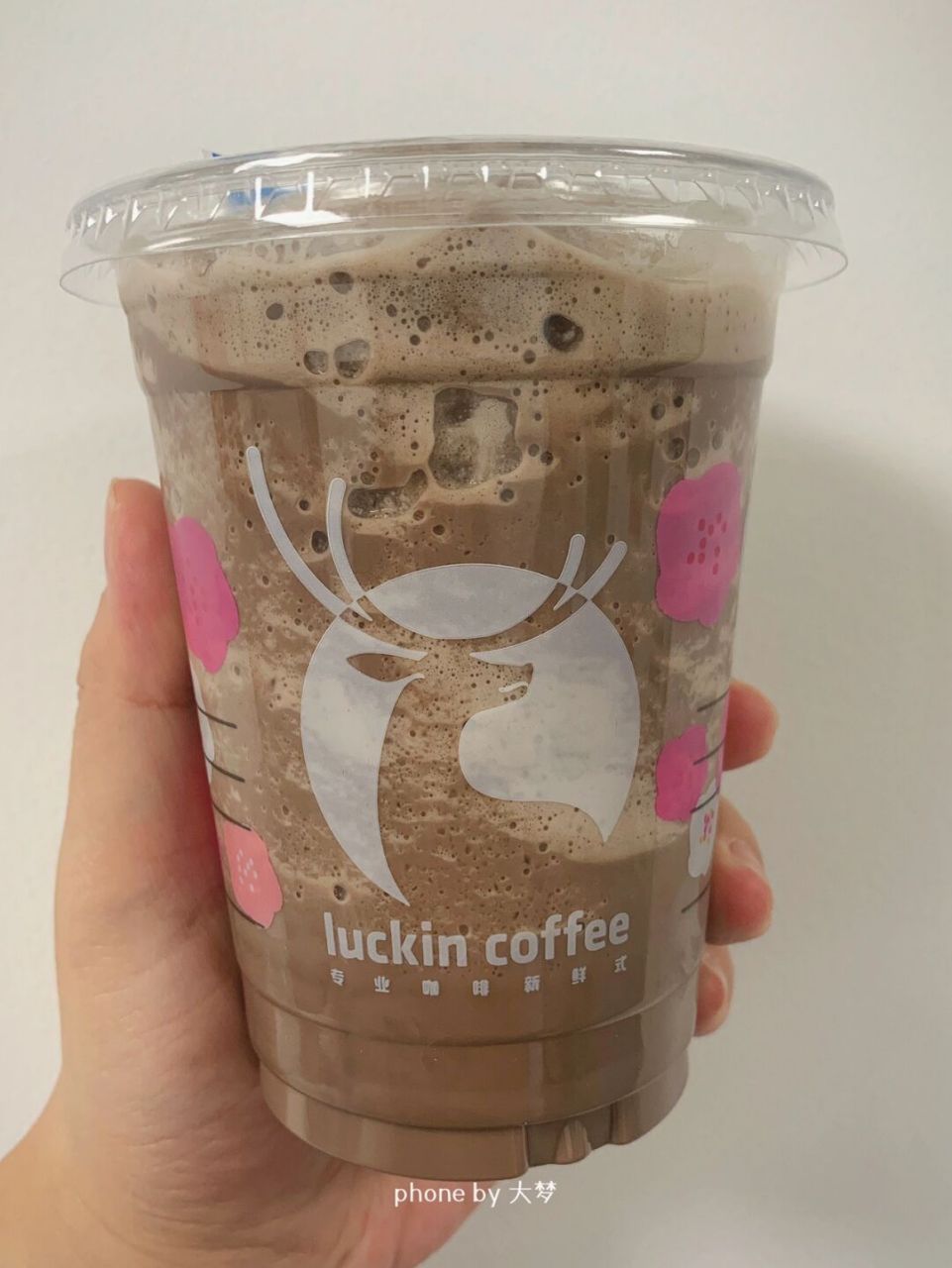 瑞幸巧克力瑞纳冰 不甜,能处 新杯子好看