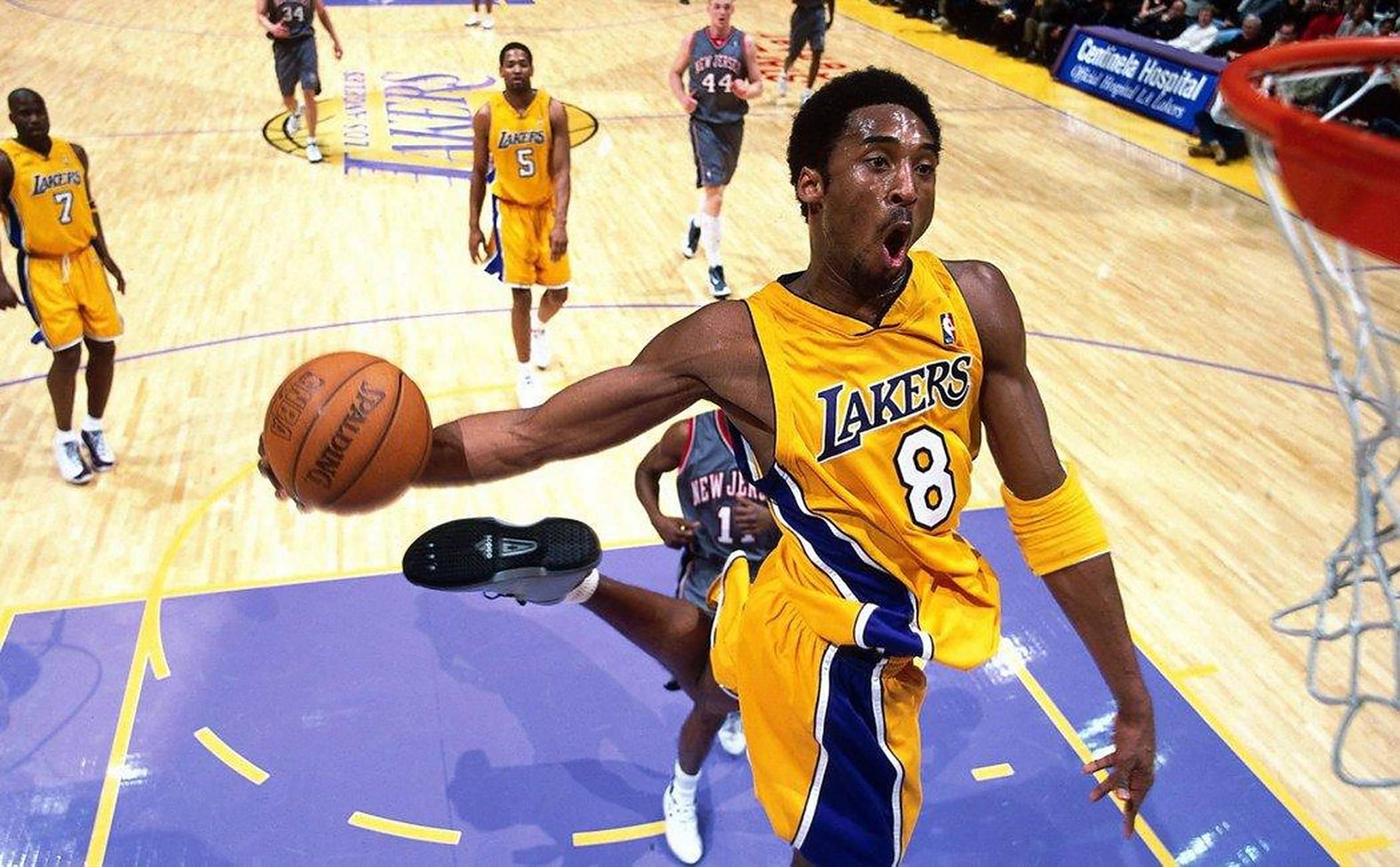 iphone未问世,科比还穿8号!